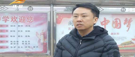 江蘇靈通展覽系統(tǒng)股份有限公司愛心助學(xué)累計為秦團莊初級中學(xué)出資捐物80余萬元